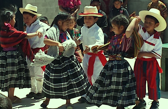 Tradition Tanz der indianerkinder